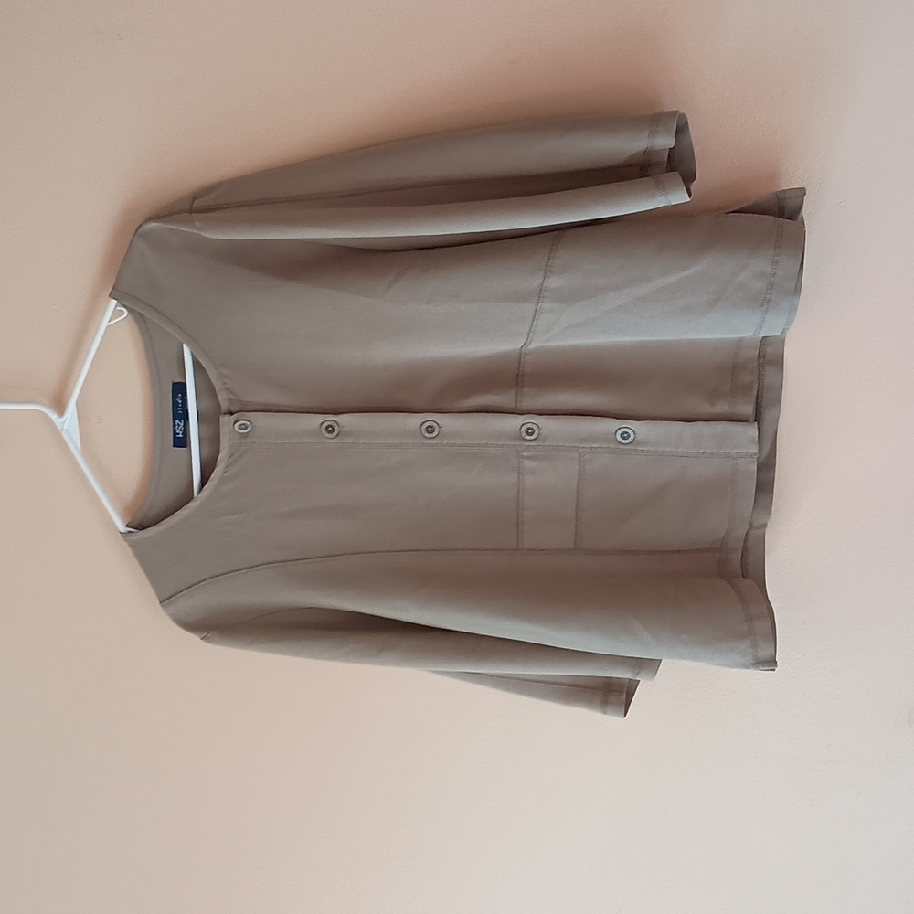 Tan texture-blocked button down top, XL